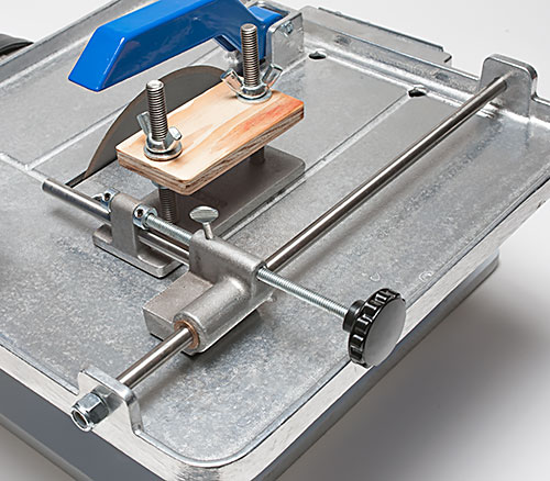 BD7 Rock Vise on Saw Table